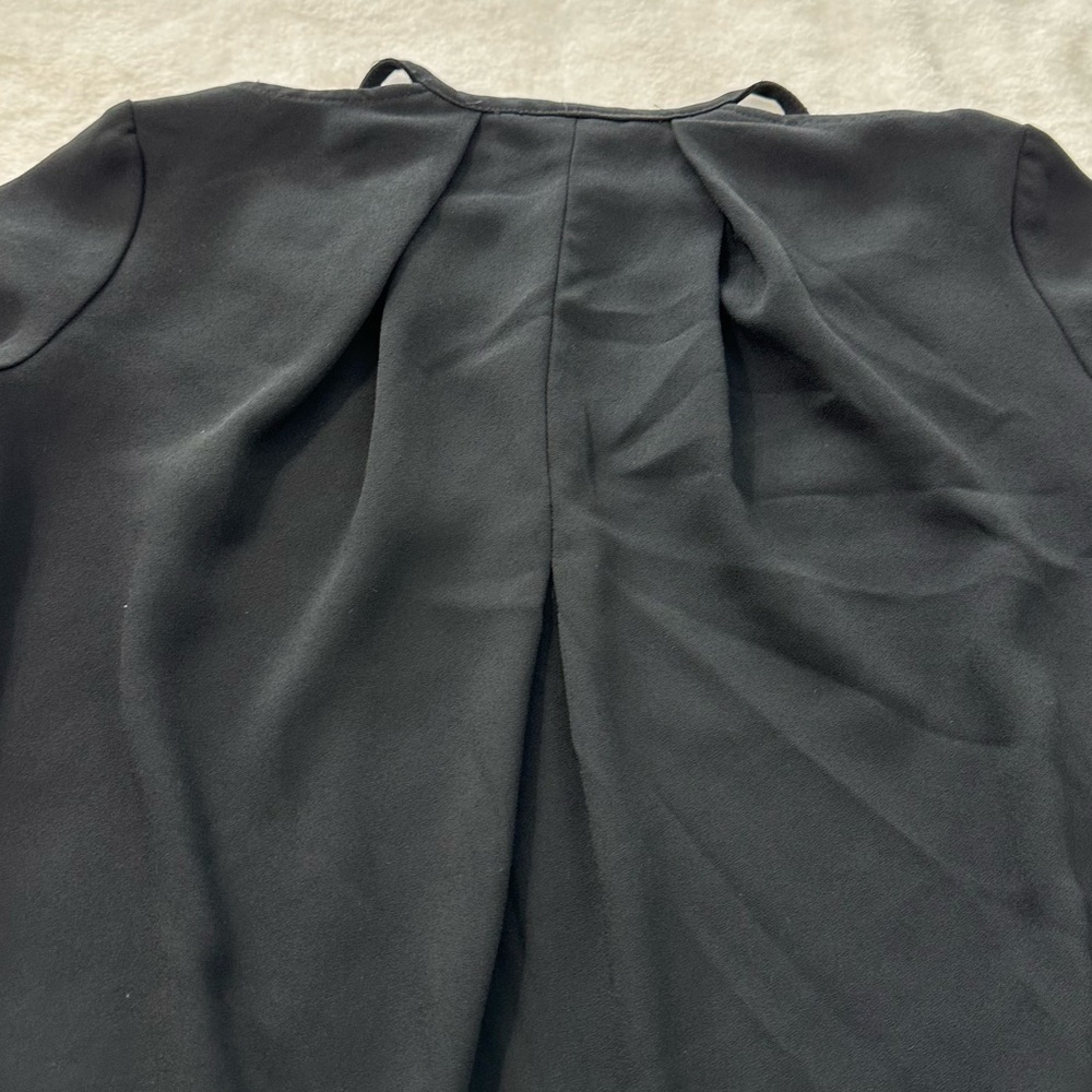 Trina Turk Floramaria Cut-out Shoulder Black Short Sleeve Boxy Blouse - Picture 11 of 13